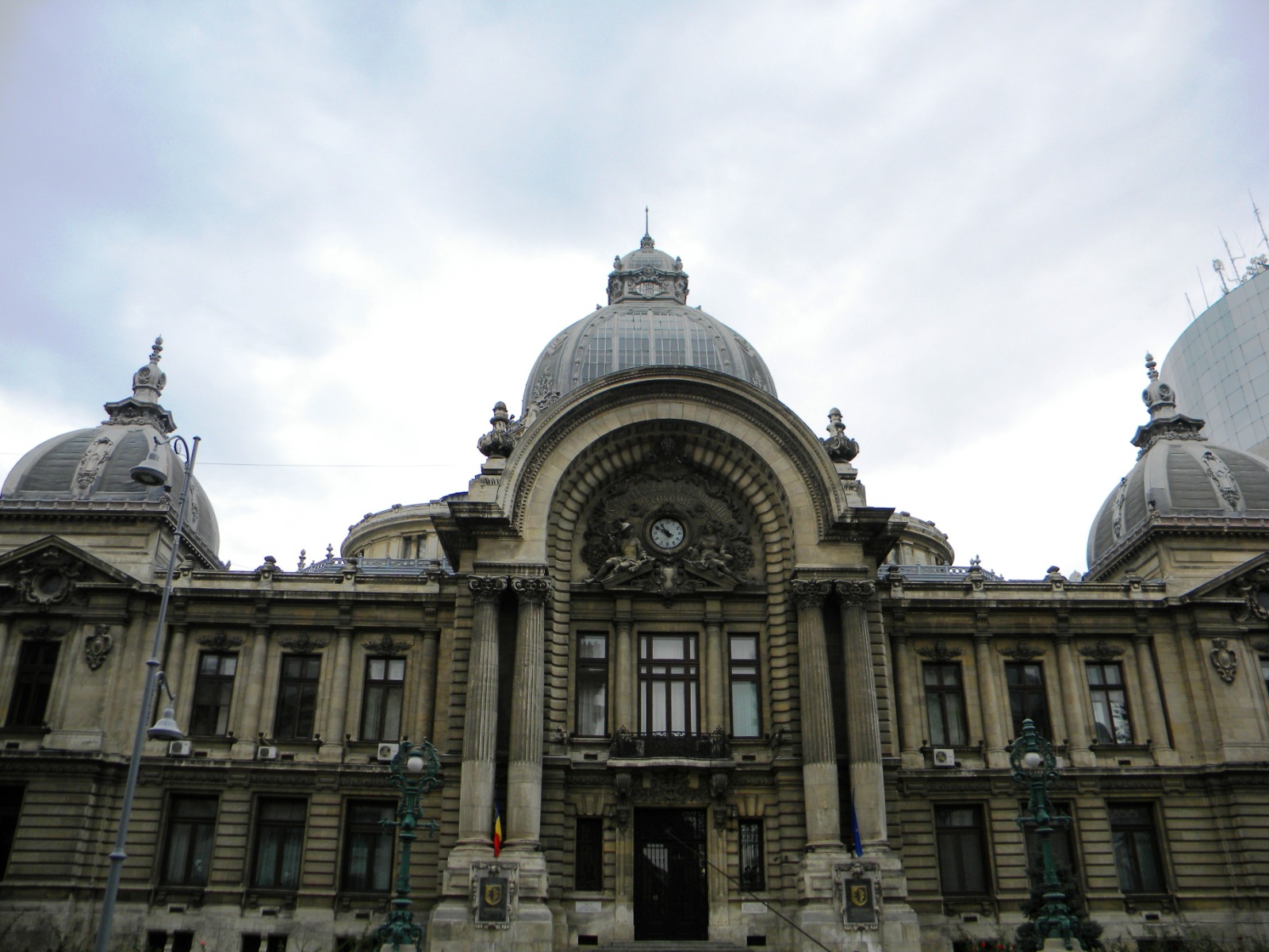 , FACIAS a depus la Tribunalul Bucuresti dosarele a zeci de pagubiti CEC-BRD, FACIAS