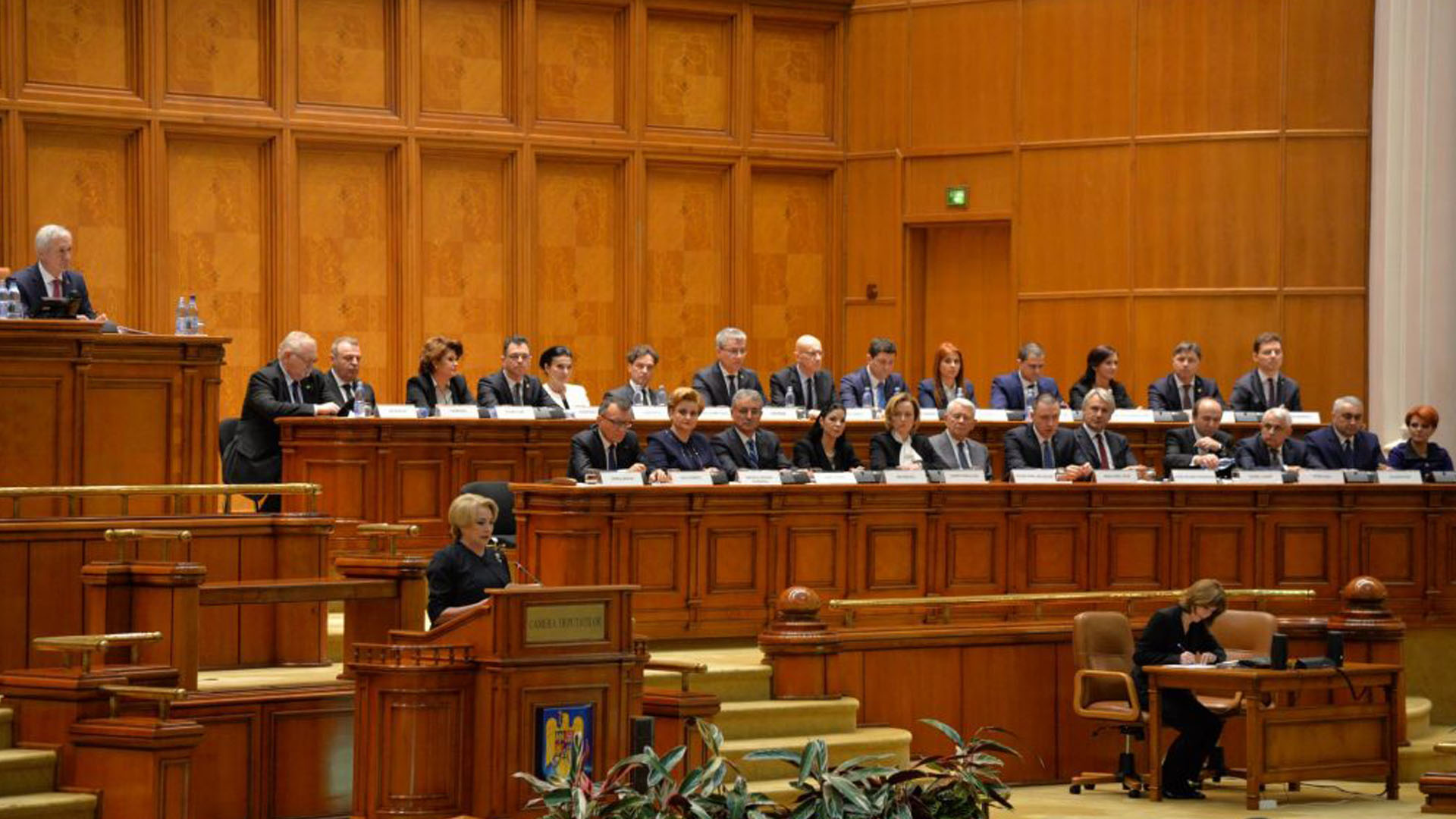 , Substituirea Parlamentului de către Guvern prin adoptarea de O.U.G.-uri., FACIAS