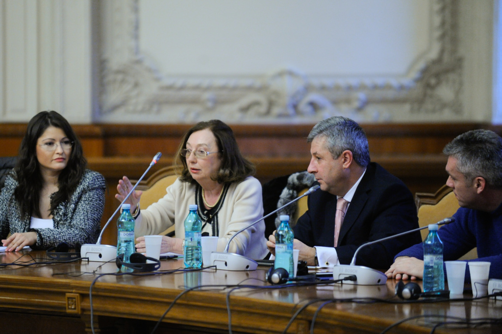 , Interceptările comunicațiilor din Rom&acirc;nia, instrument al siguranței naționale., FACIAS