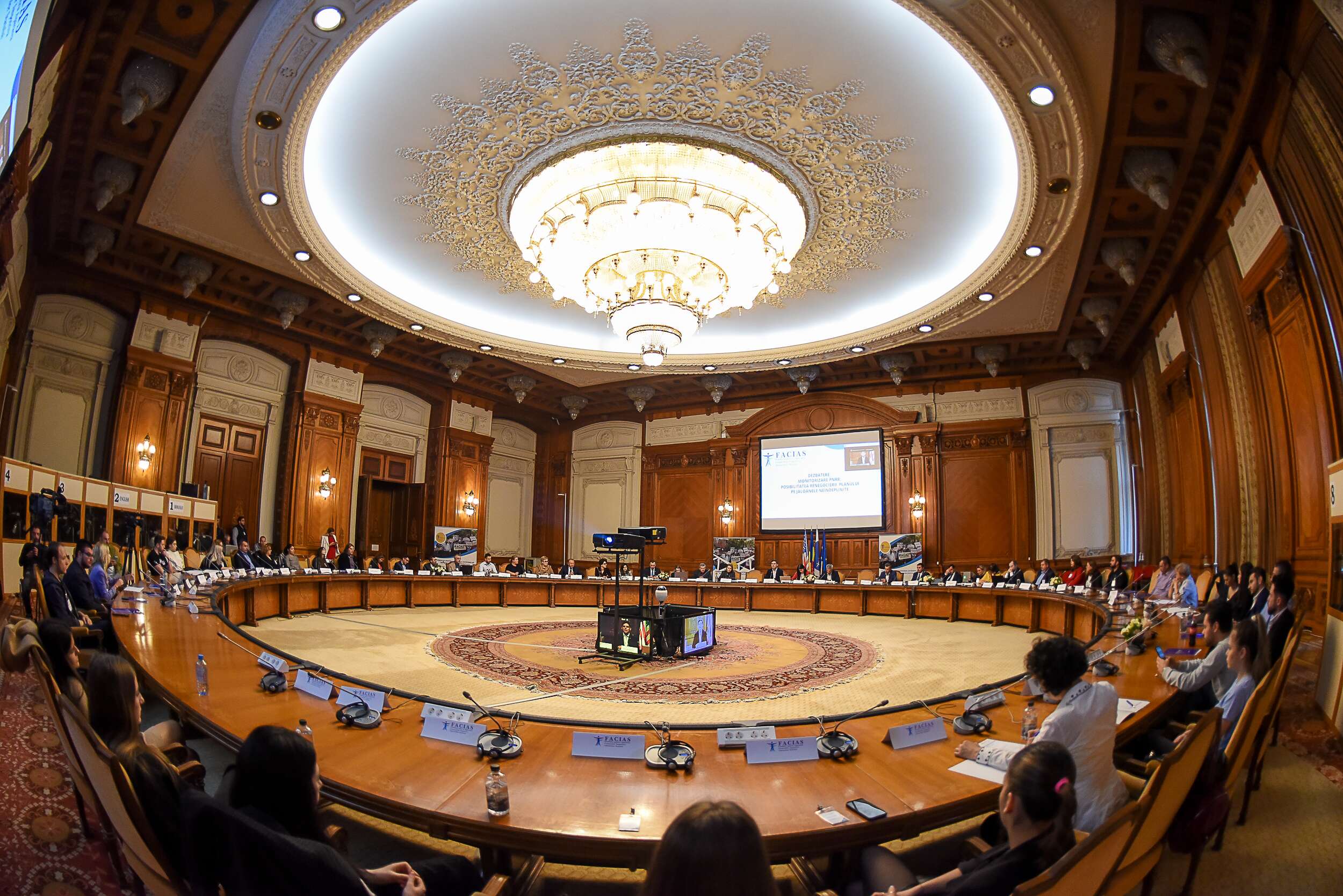 , DEZBATERE FACIAS: Negocieri pentru 29,2 de miliarde de euro. Cum și c&acirc;t de mult se poate schimba PNRR, FACIAS